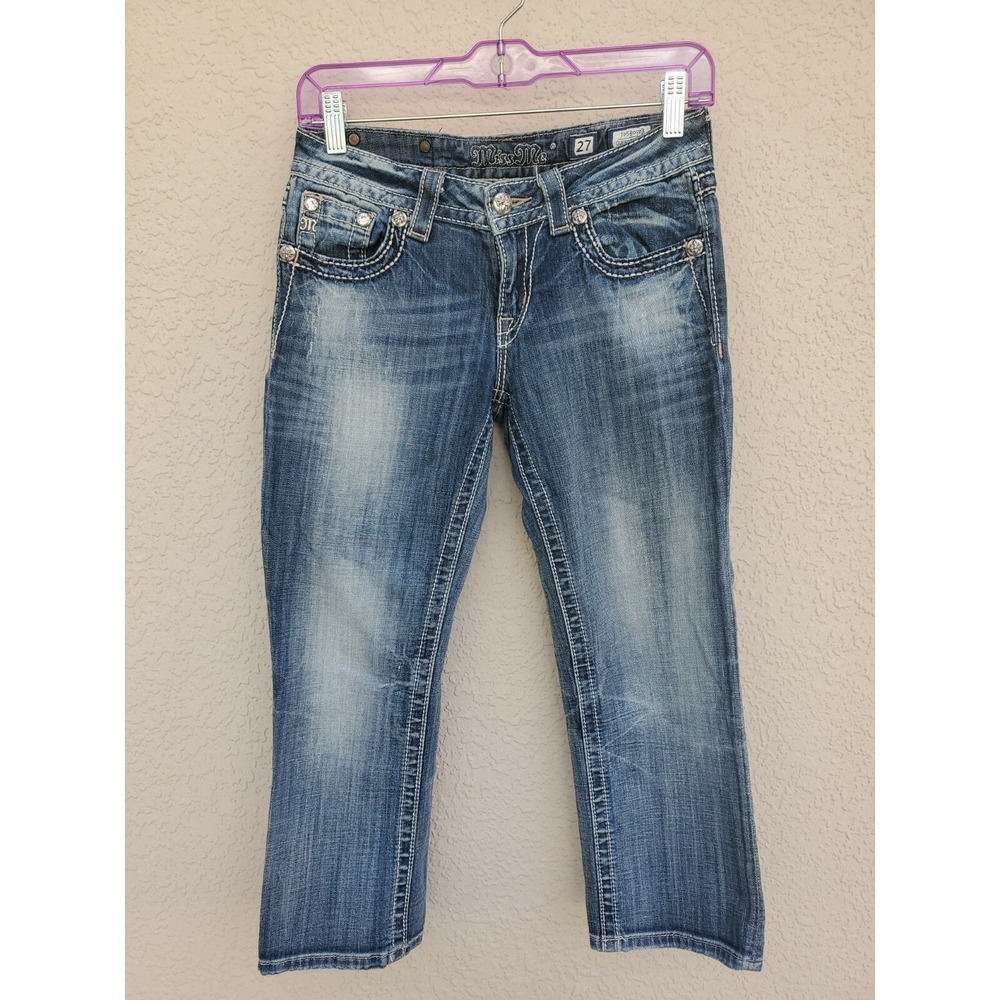 Miss Me Women's Signature Embroidered Light Wash Cuffed Capri Jeans Size 27